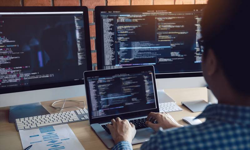数据科学选型：R与Python如何赋能裕华区网站建设？